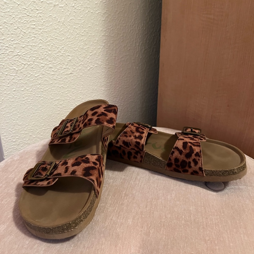 Like new cheetah sandals!